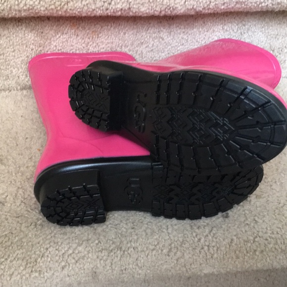 New UGG boots size 3 - Picture 4 of 6